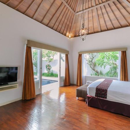 Kaisa Villas Seminyak Exterior photo